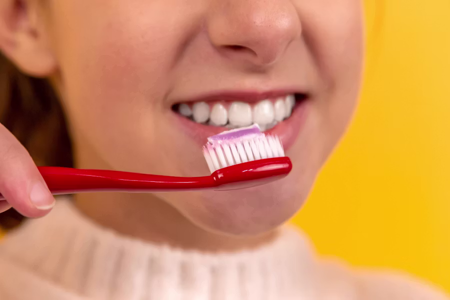Pulizia professionale dei denti in studio — Studio Odontoiatrico ABB